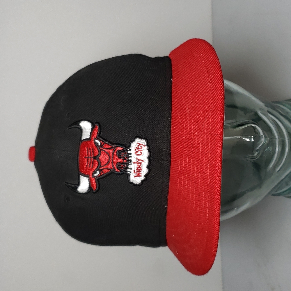 New Era Chicago Bulls NBA Windy City Black & Red Men's Size 7 1/4